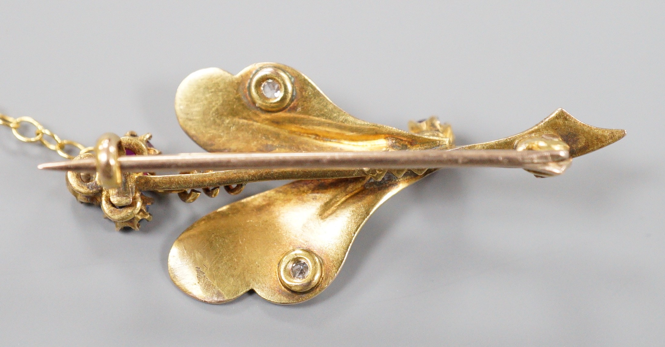 An Edwardian yellow metal, ruby sapphire, seed pearl and diamond set leaf brooch, 39mm, gross weight 4 grams.